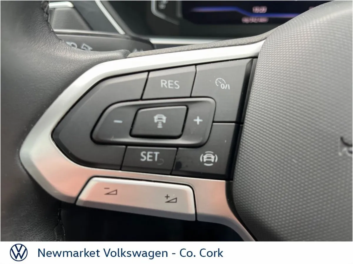 Volkswagen Tiguan HIGH SPECIFICATION ELEGANCE 2.0T - Image 4