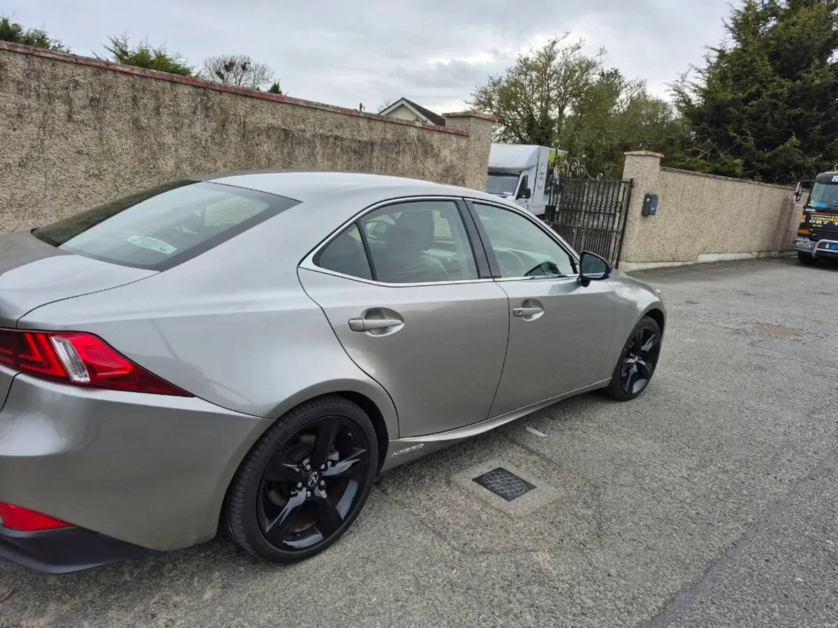 Lexus is300h sport - Image 2