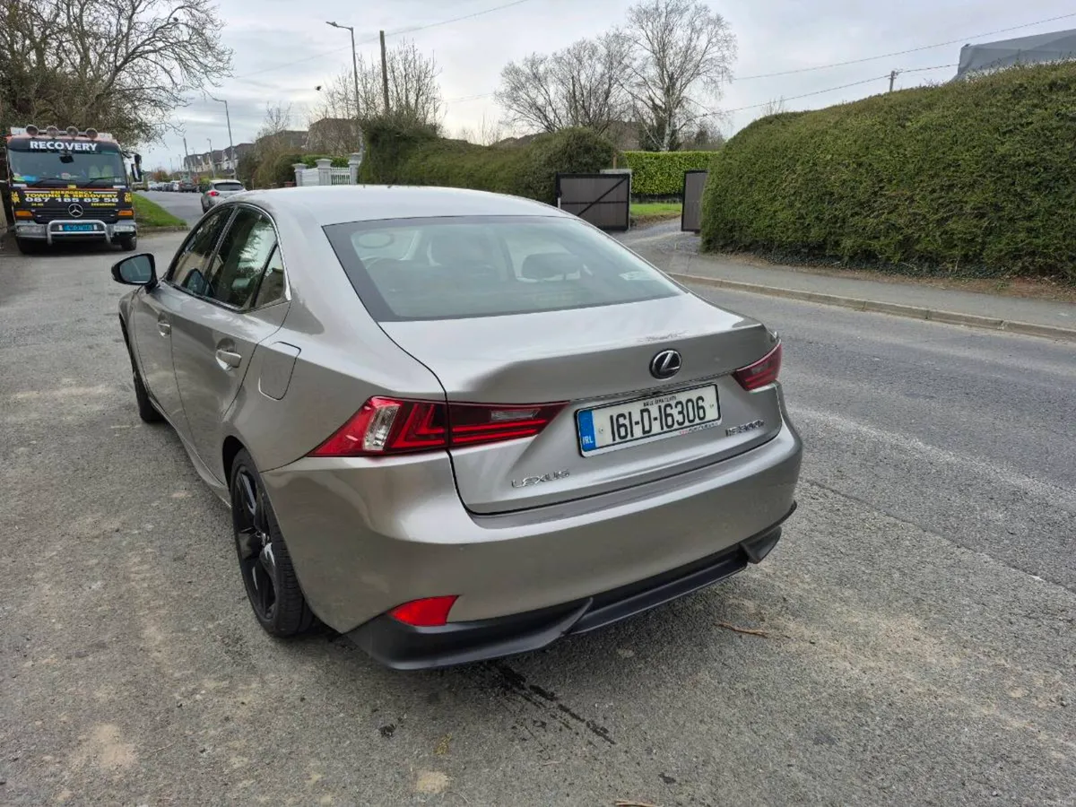 Lexus is300h sport - Image 4