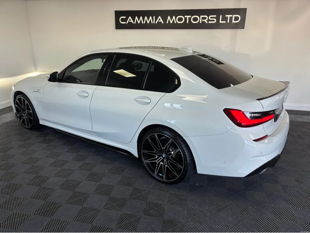 BMW 3-Series *BMW 330e* *LOW MILEAGE* *FULL LOWLIN - Image 5