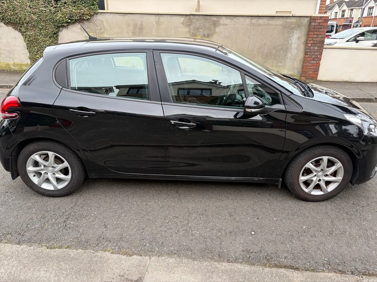 Peugeot 208 1.2 PURE TECH 68 ACTIVE - Image 1