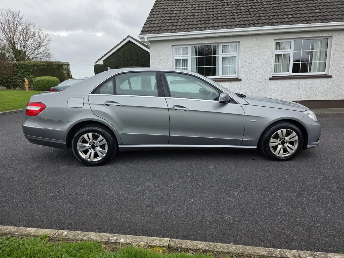 MERCEDES-BENZ E200..ELEGANCE..LOW MILES - Image 2