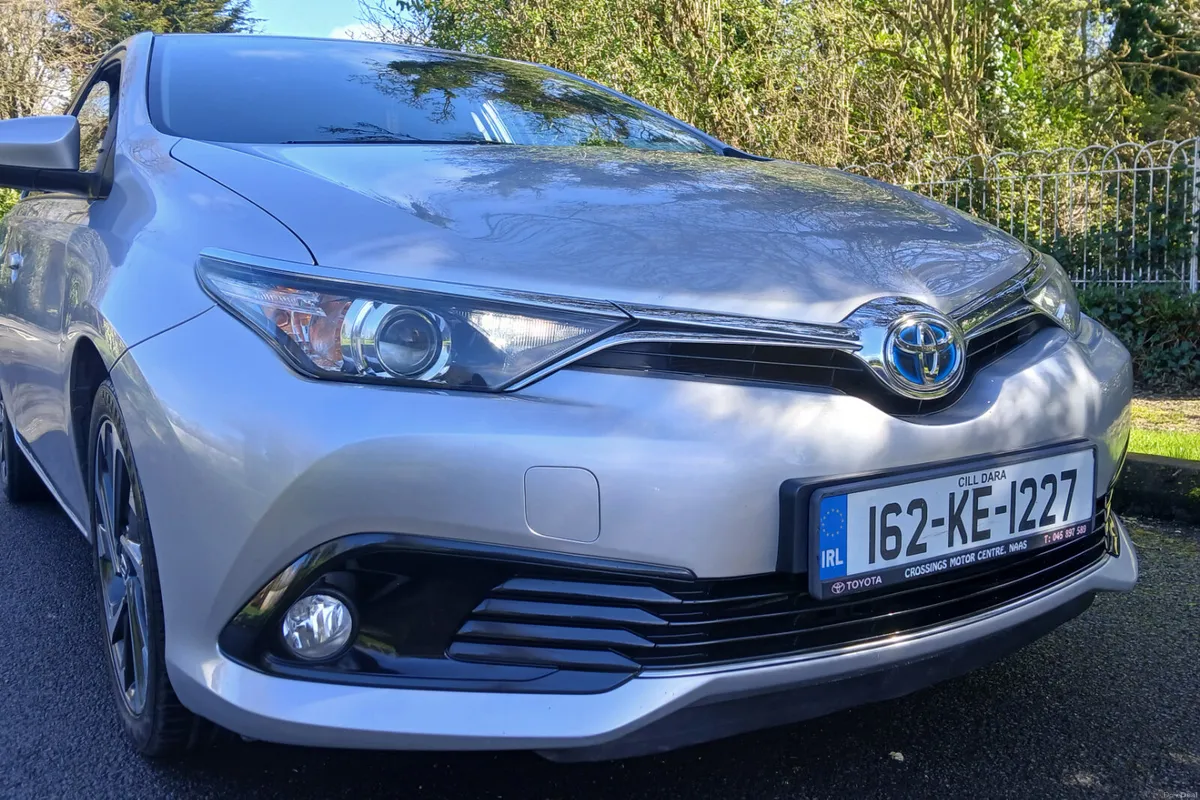 Toyota Auris 2016 *HYBRID 1.8 AUTO* IRISH CAR - Image 3