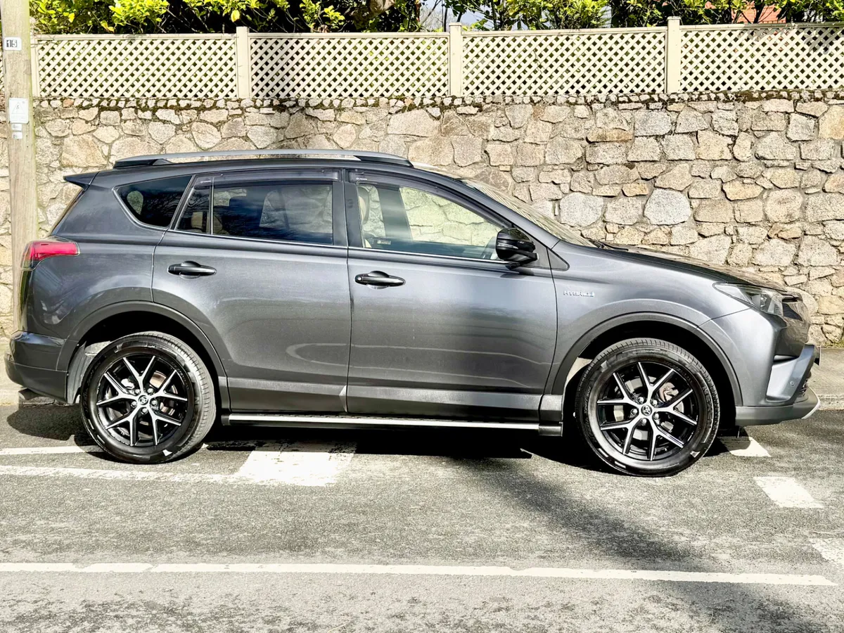 Toyota RAV4 2017!! SOL!!! HYBRID!!!FSH!!! - Image 4