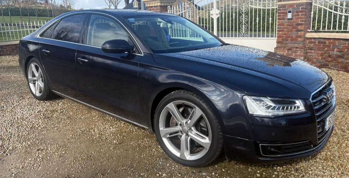 Audi A8 2015 - Image 2