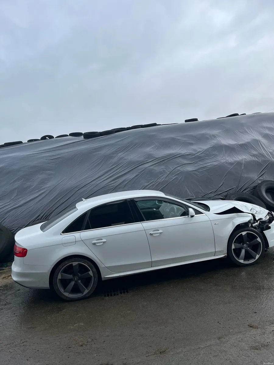 Crashed Audi A4 2015 - Image 2