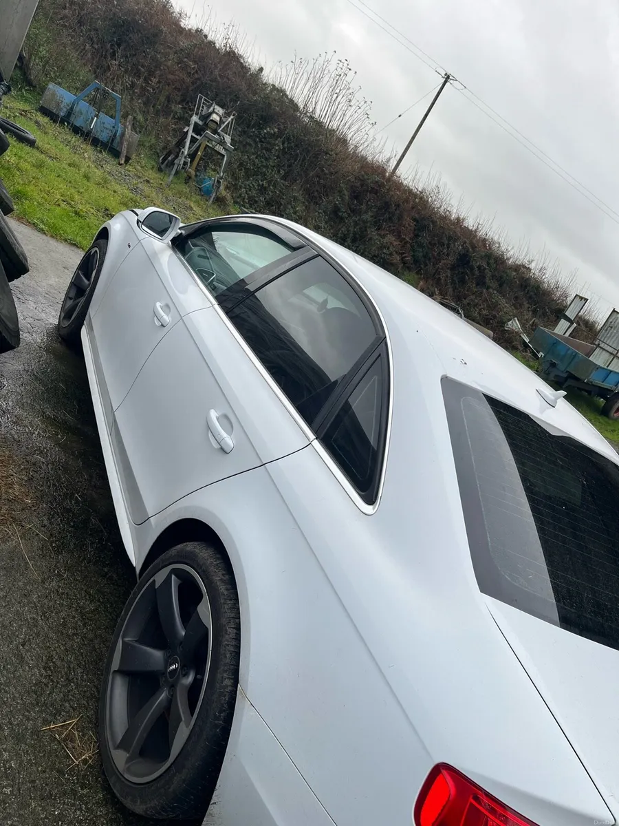 Crashed Audi A4 2015 - Image 4