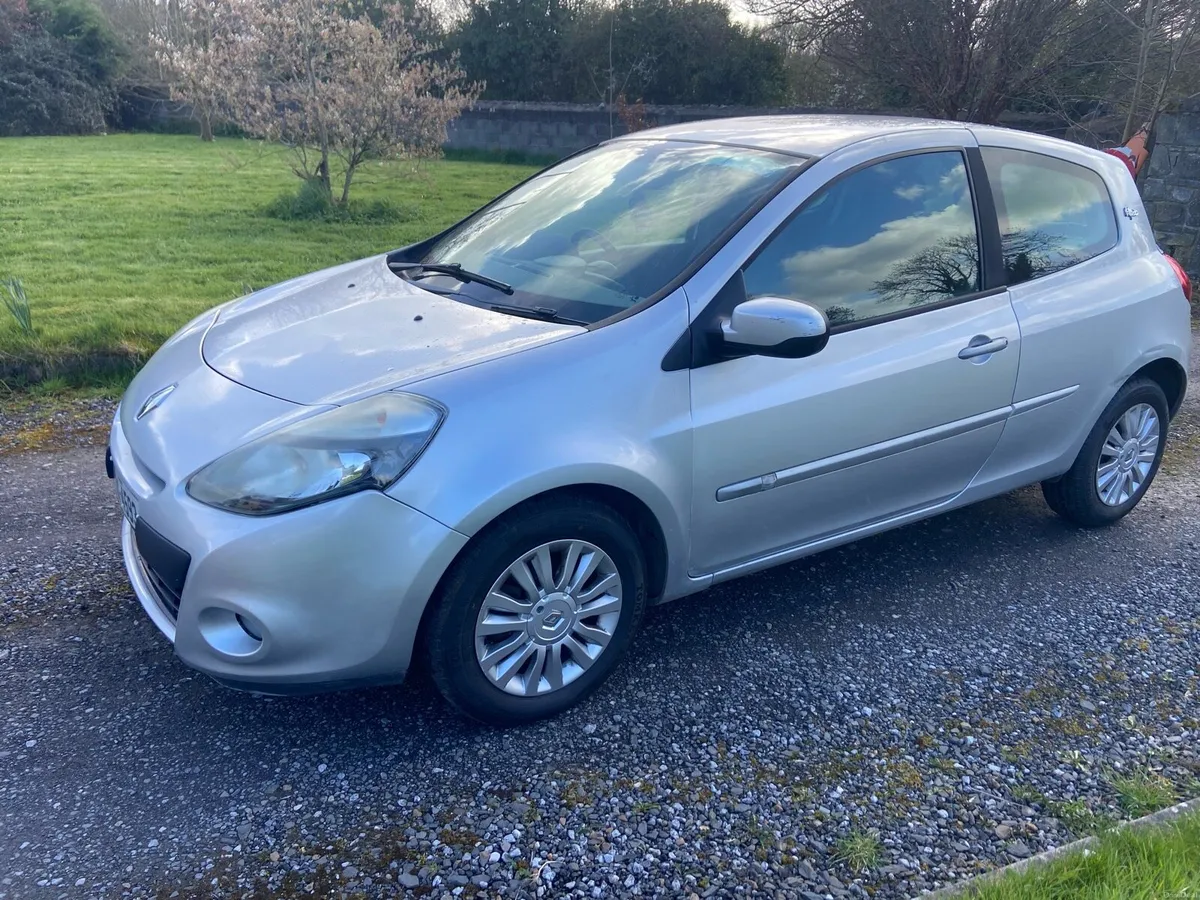 2012 Renault Clio  low milage - Image 2