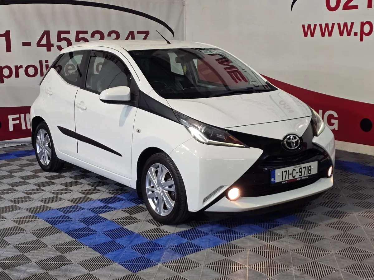 TOYOTA AYGO X-PLAY 1.0 PETROL AUTOMATIC - Image 4