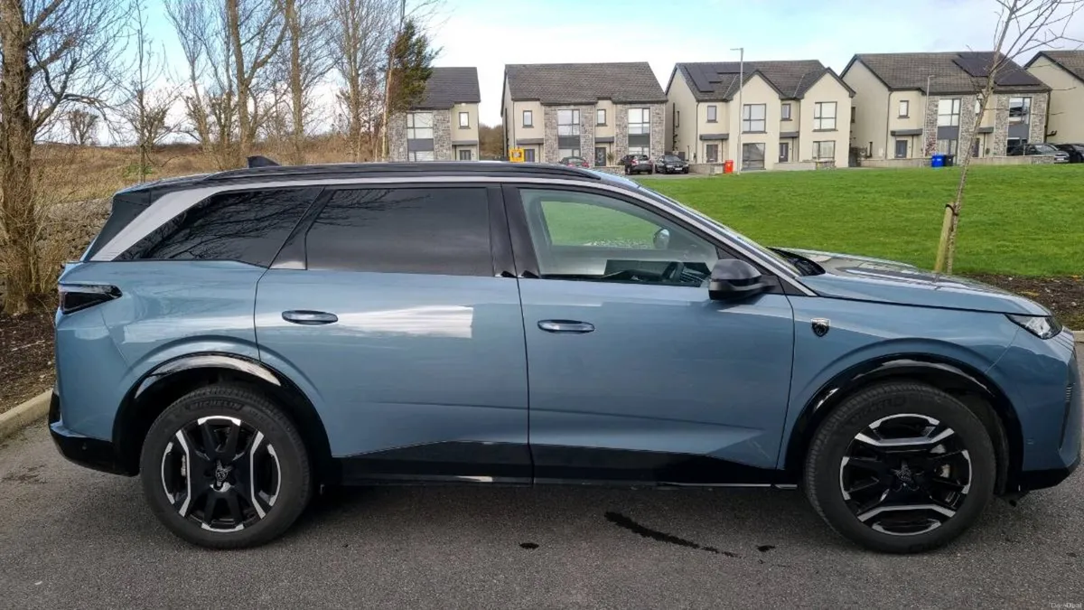 Peugeot E5008 GT Line w/tow bar - Image 2