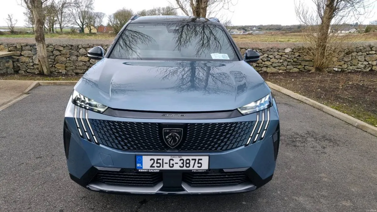 Peugeot E5008 GT Line w/tow bar - Image 4