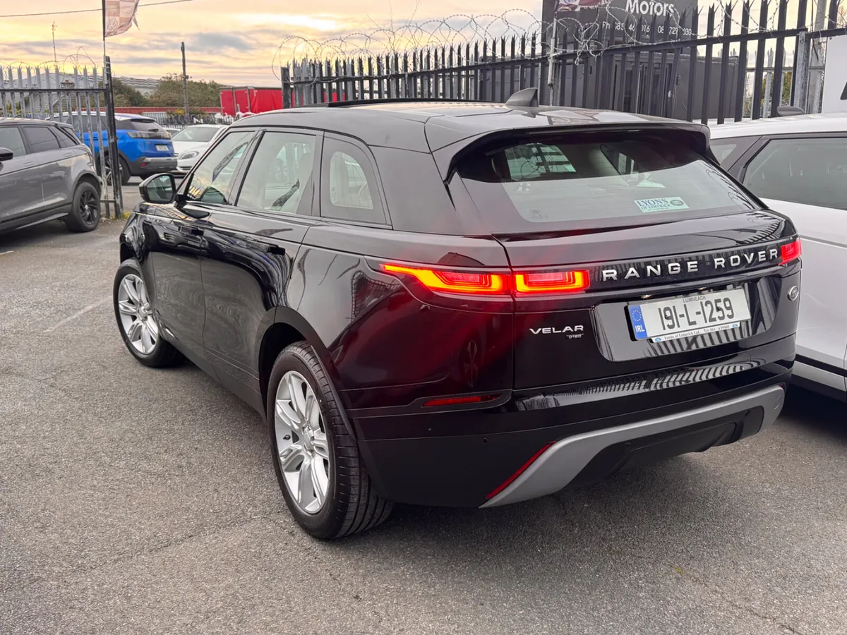 19 Range Rover Velar Glass Roof - Image 4