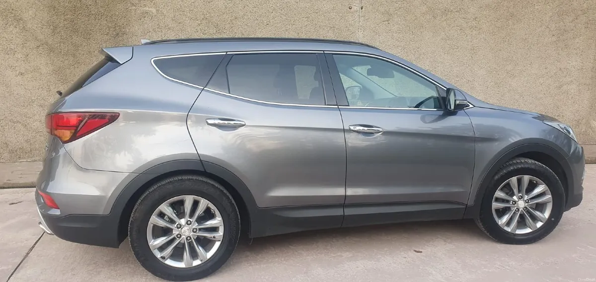 Hyundai Santa Fe 2017 - Image 3