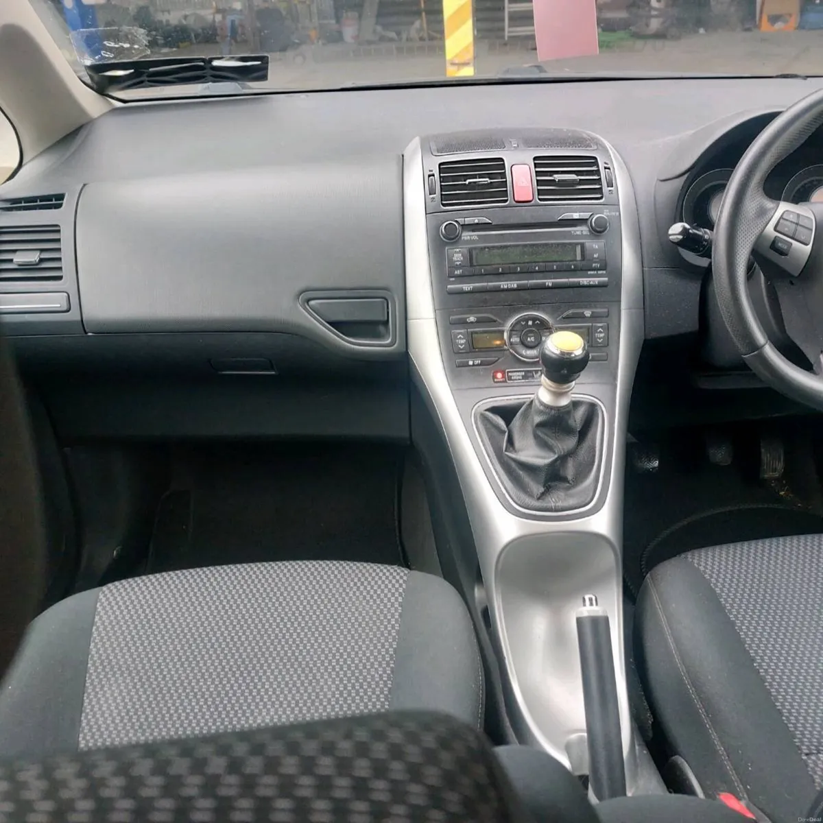 2010 toyota Auris 1.4 petrol nct 1/27 €2350 - Image 4