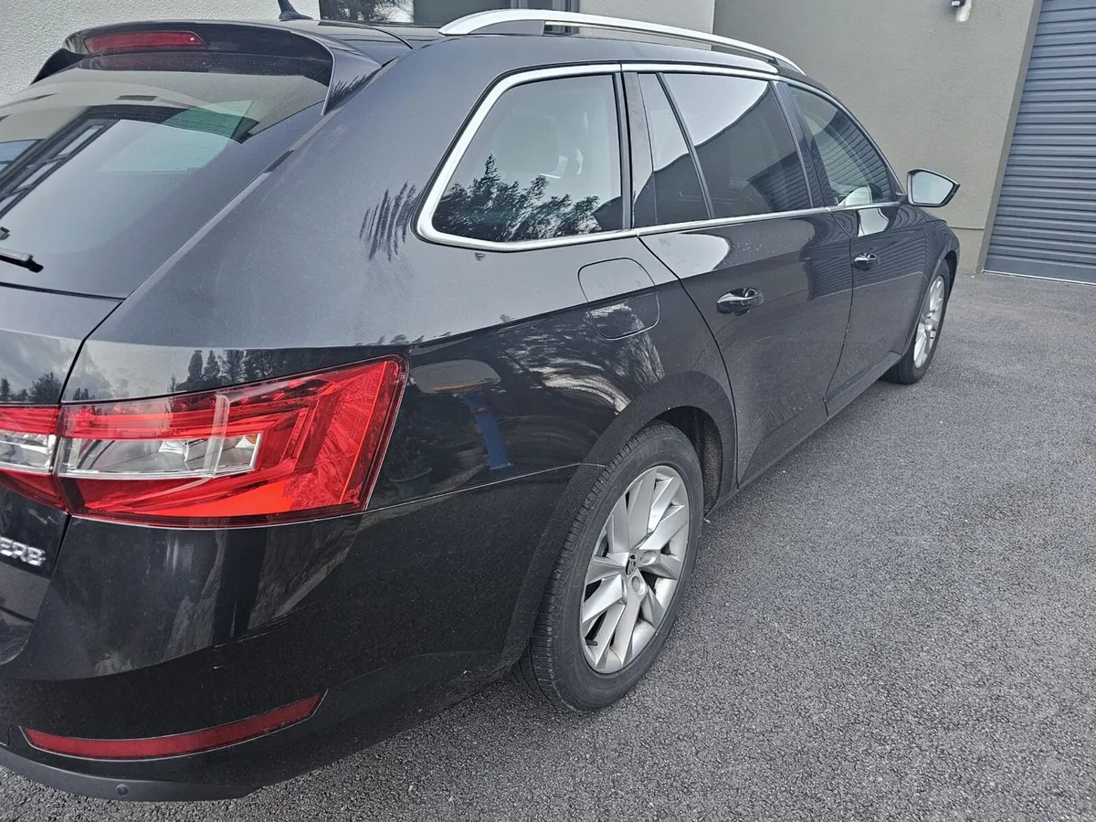 Skoda Superb Estate - Image 3