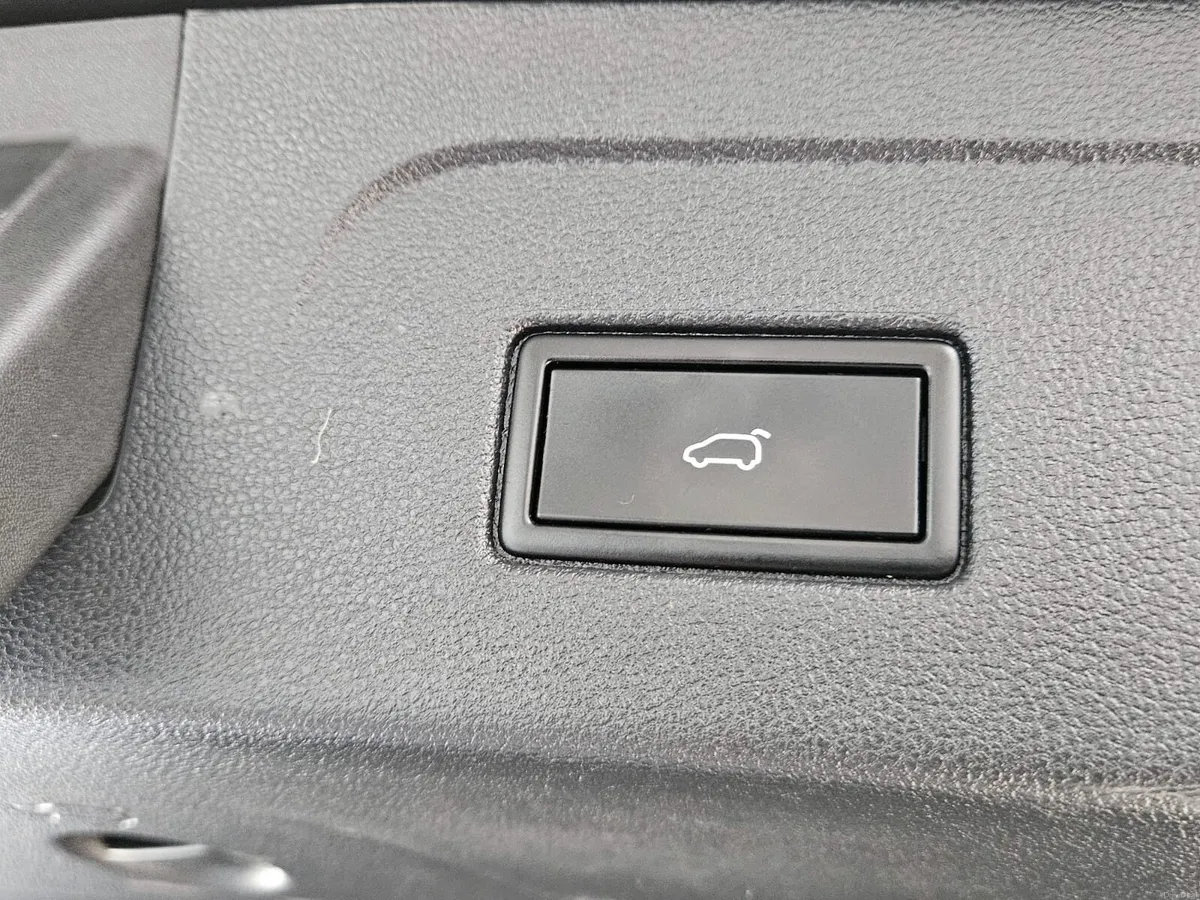 18 VOLKSWAGEN TOURAN HIGHLINE - Image 4