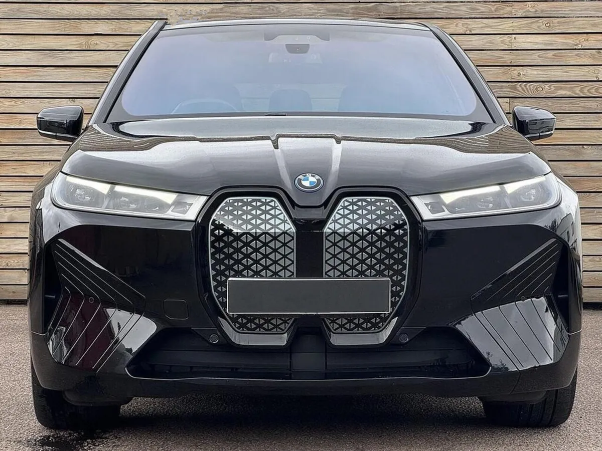 221 BMW iX 40 Xdrive 40 - Image 3