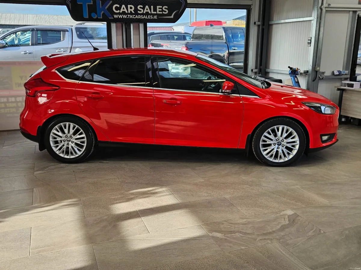 16 FORD FOCUS ZETEC DIESEL - Image 2