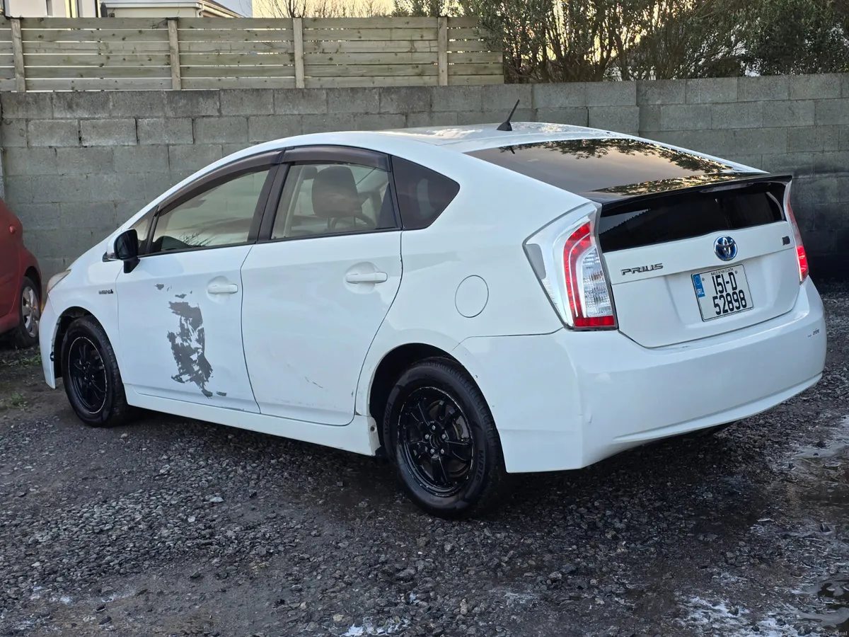 Toyota Prius 2015 hybrid automatic €2200 - Image 3