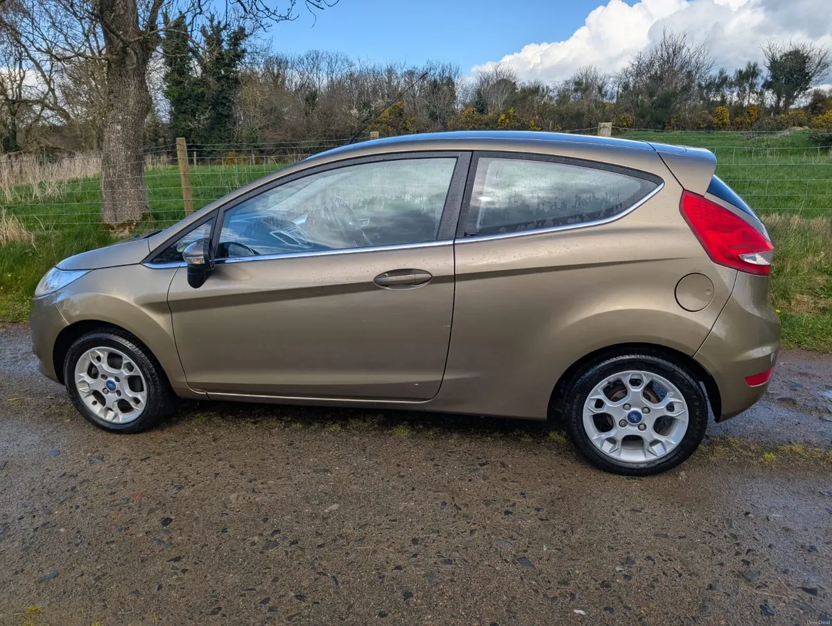 Ford Fiesta 2012 - Image 2