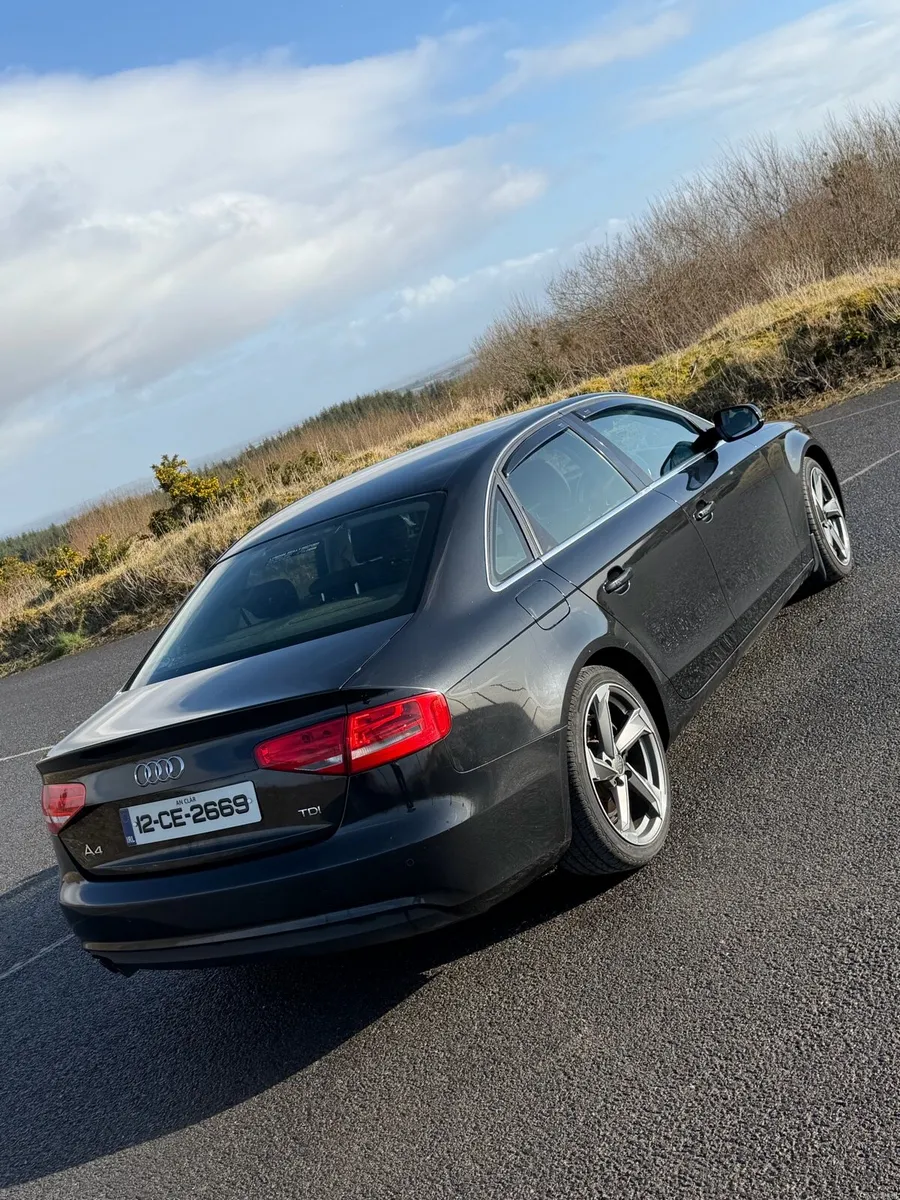 2012 Audi a4 - Image 2