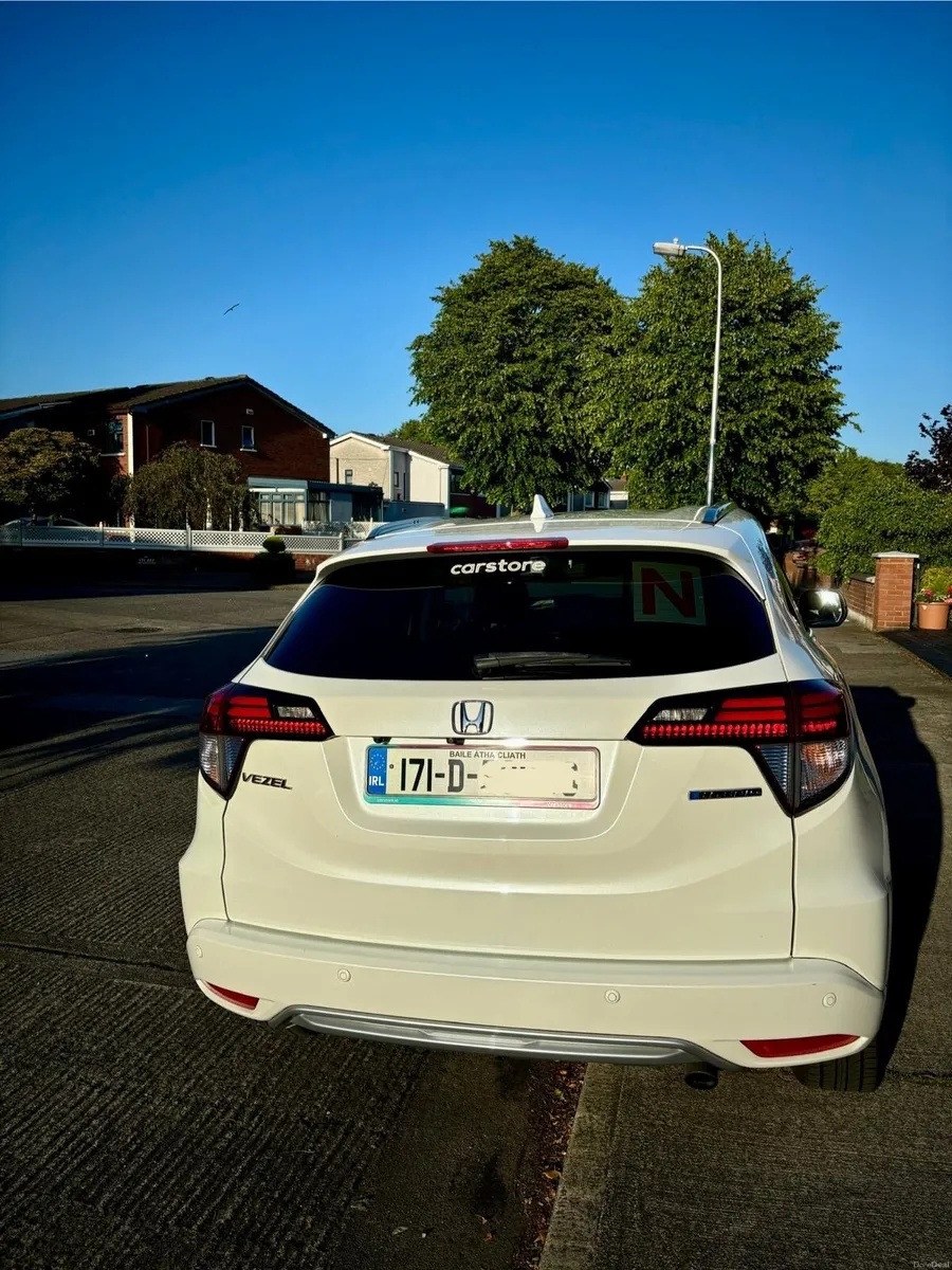 Honda Vezel 2017 Hybrid – Impeccable Condition! - Image 3