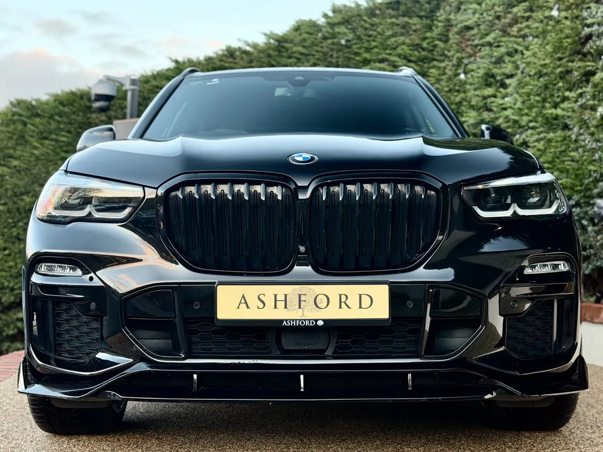 211 D BMW X5 M SPORT HYBRID CREWCAB WITH VAT - Image 2