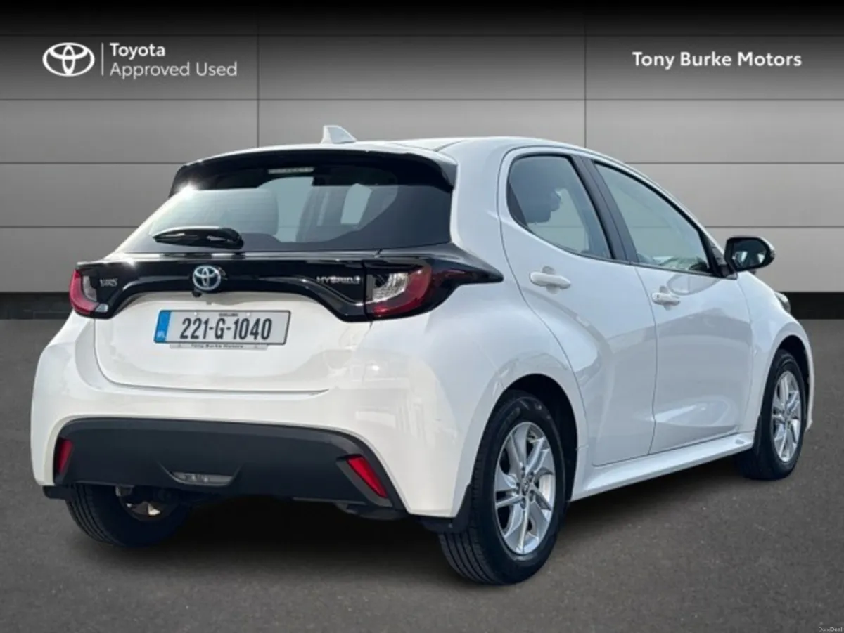 Toyota Yaris Hybrid - New Generation - Luna Editio - Image 2