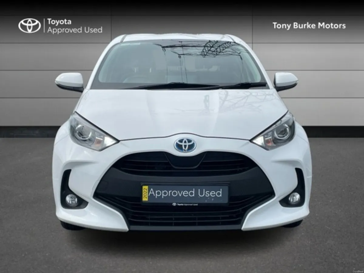 Toyota Yaris Hybrid - New Generation - Luna Editio - Image 4