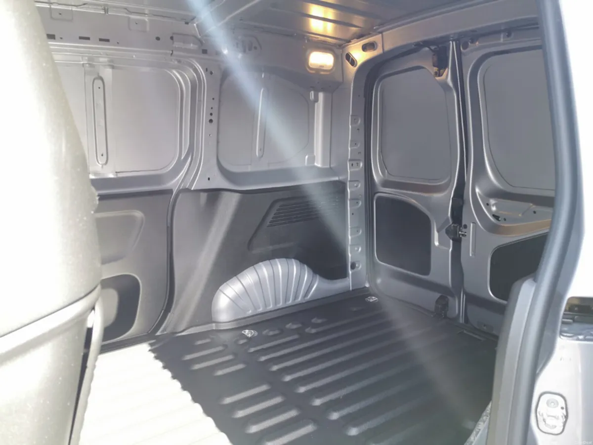 Citroen Berlingo LX PLUS BLUEHDI 100 MWB 650KG - Image 5