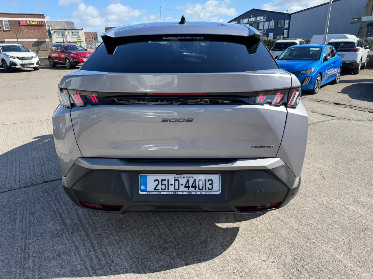 2025 Peugeot 3008 Allure Hybrid - Image 5