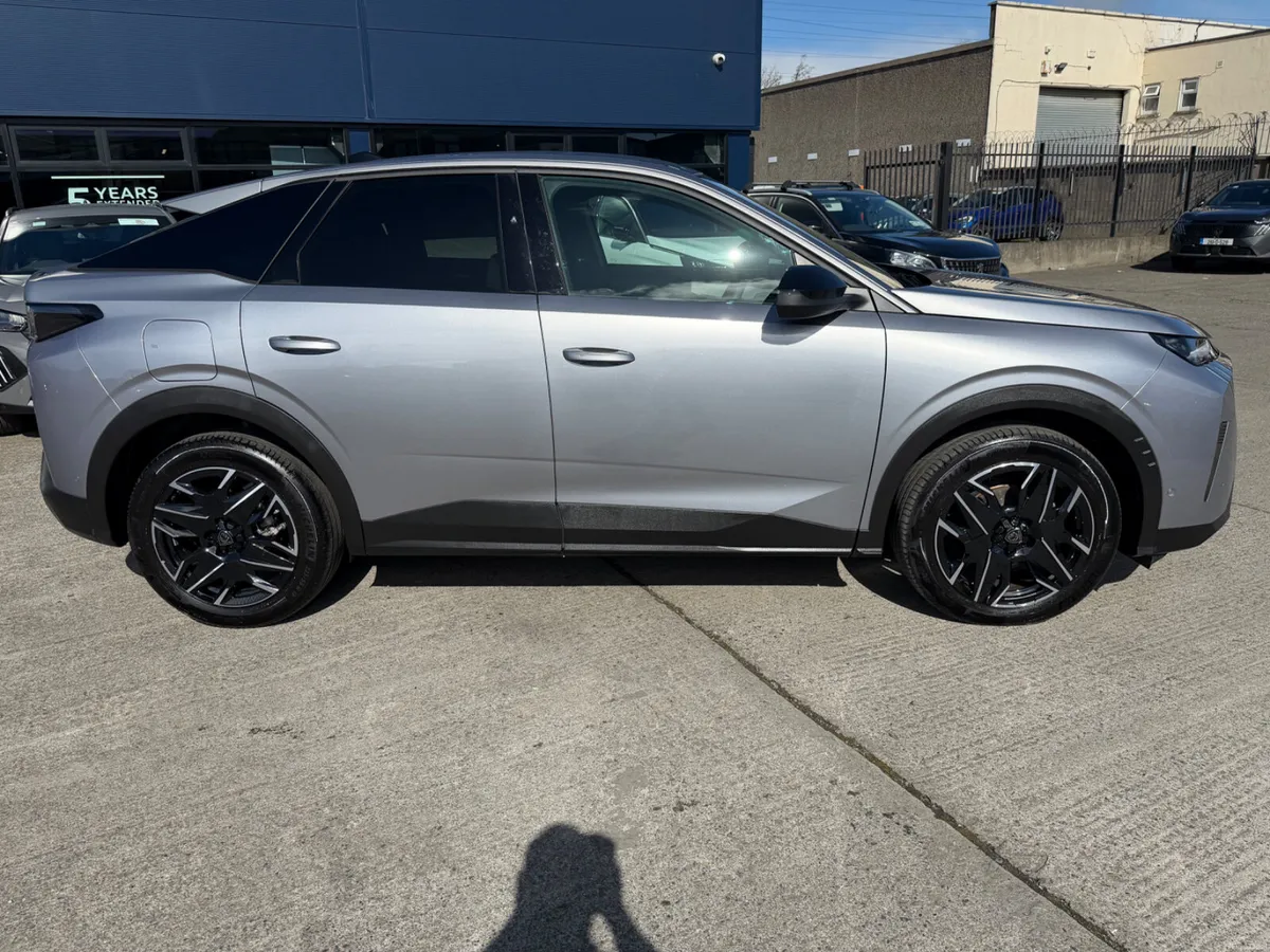 2025 Peugeot 3008 Allure Hybrid - Image 3