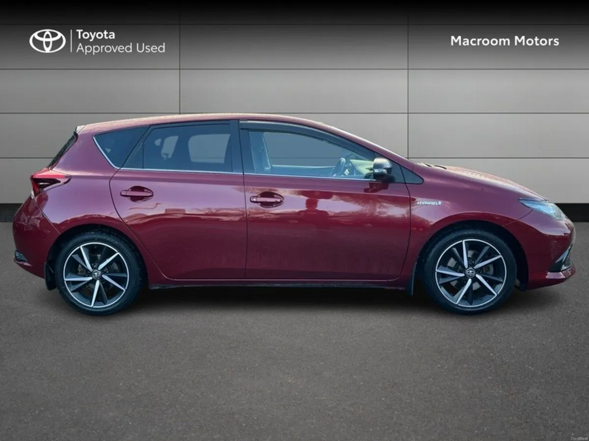 Toyota Auris EASTER SALE!! AURIS HYBRID LUNA SPORT - Image 3