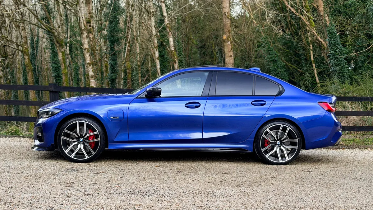 2022 (221) BMW 330e M Sport Pro Pack *SUNROOF - Image 2