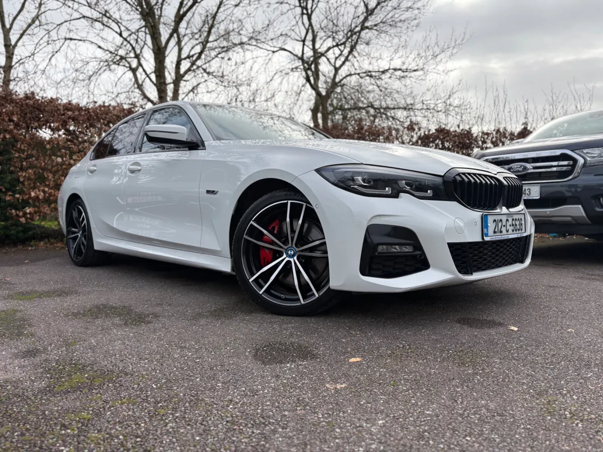 330E M-SPORT AUTO | STUNNING LOW KMS EXMAPLE - Image 4