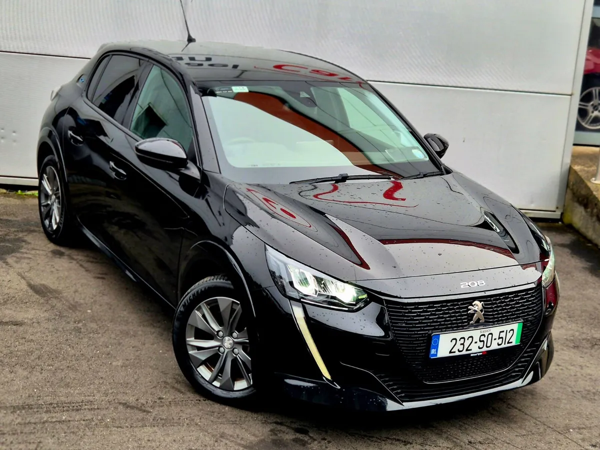 2023 Peugeot e208 Allure, Carplay, 16" Alloys - Image 3