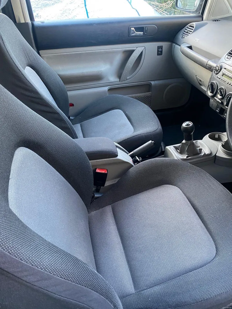 Volkswagen Beetle 2004 - Image 4