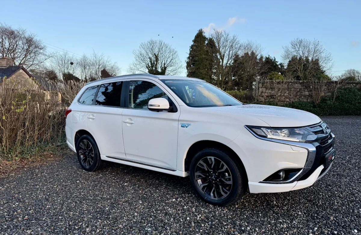 2015 Mitsubishi Outlander PHEV 2.0 MIVEC 4WD Auto - Image 2