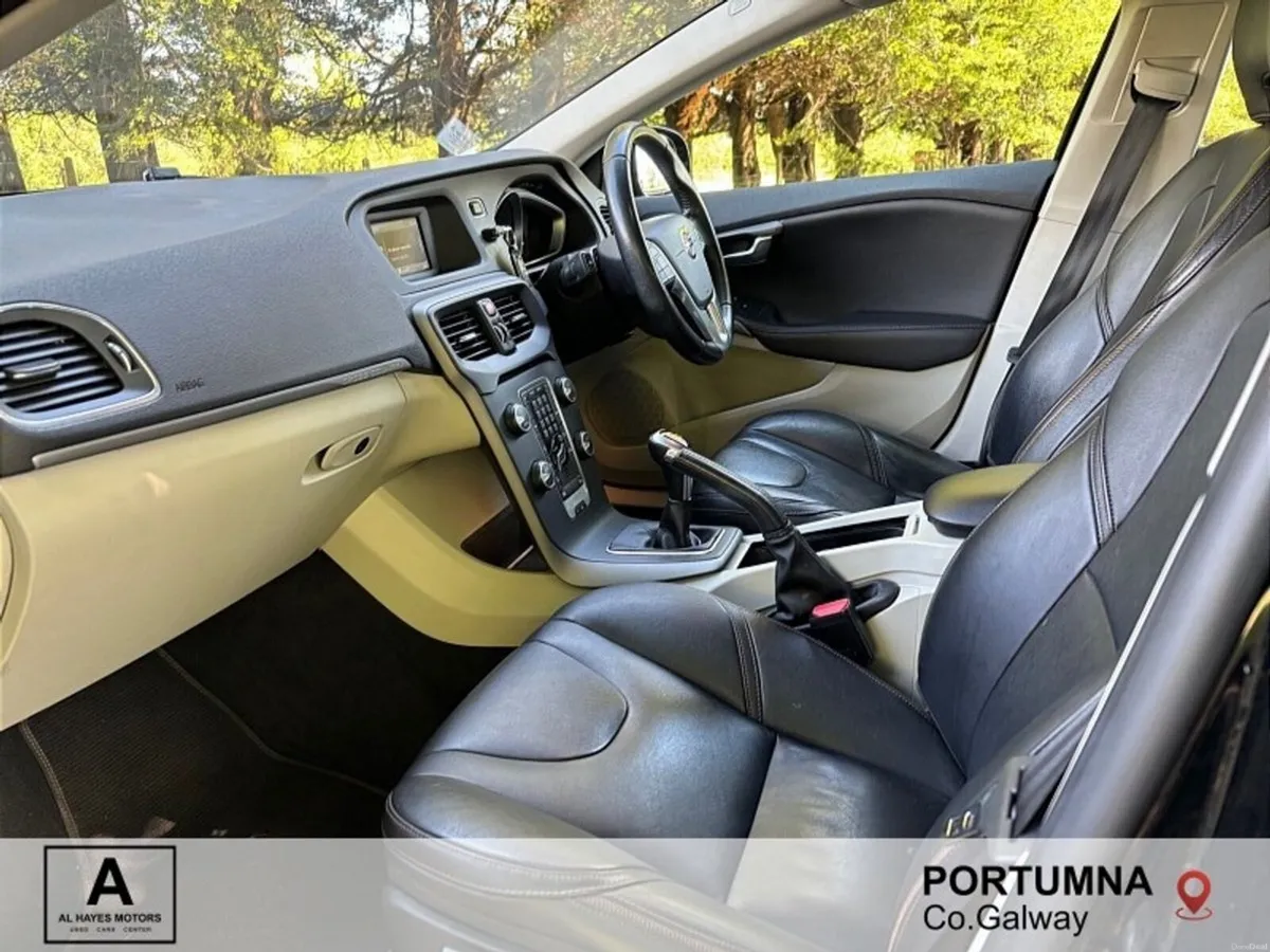 Volvo V40 CROSS COUNTRY D2 (120hp) SE + Leather - Image 4