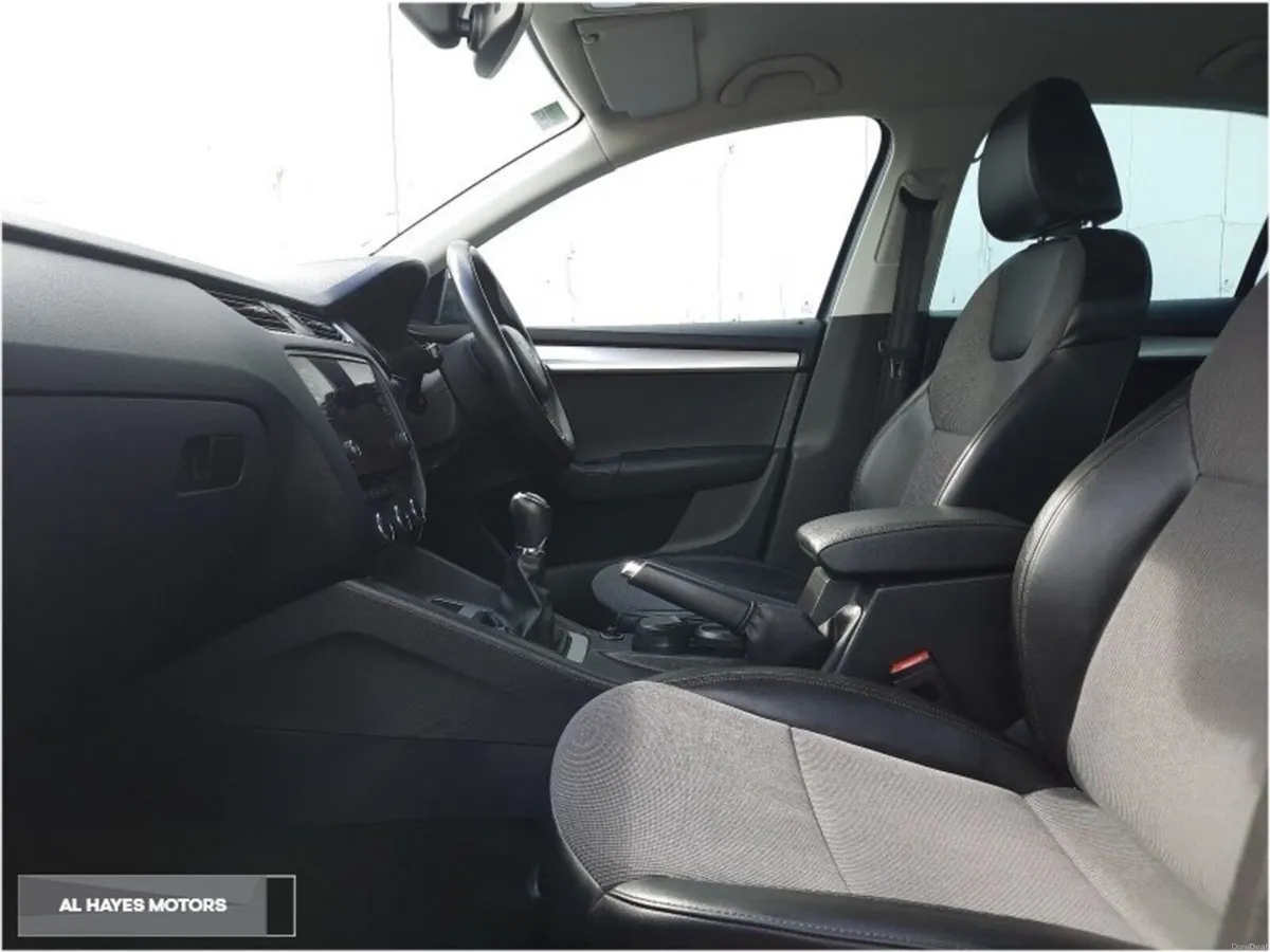 Skoda Octavia **SOLEIL SPEC**HALF LEATHER 1.6TDI - Image 4