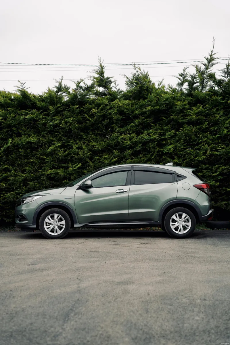 🌟 Honda Vezel 1.5 L Hybrid 2020 with Low Mileage - Image 2