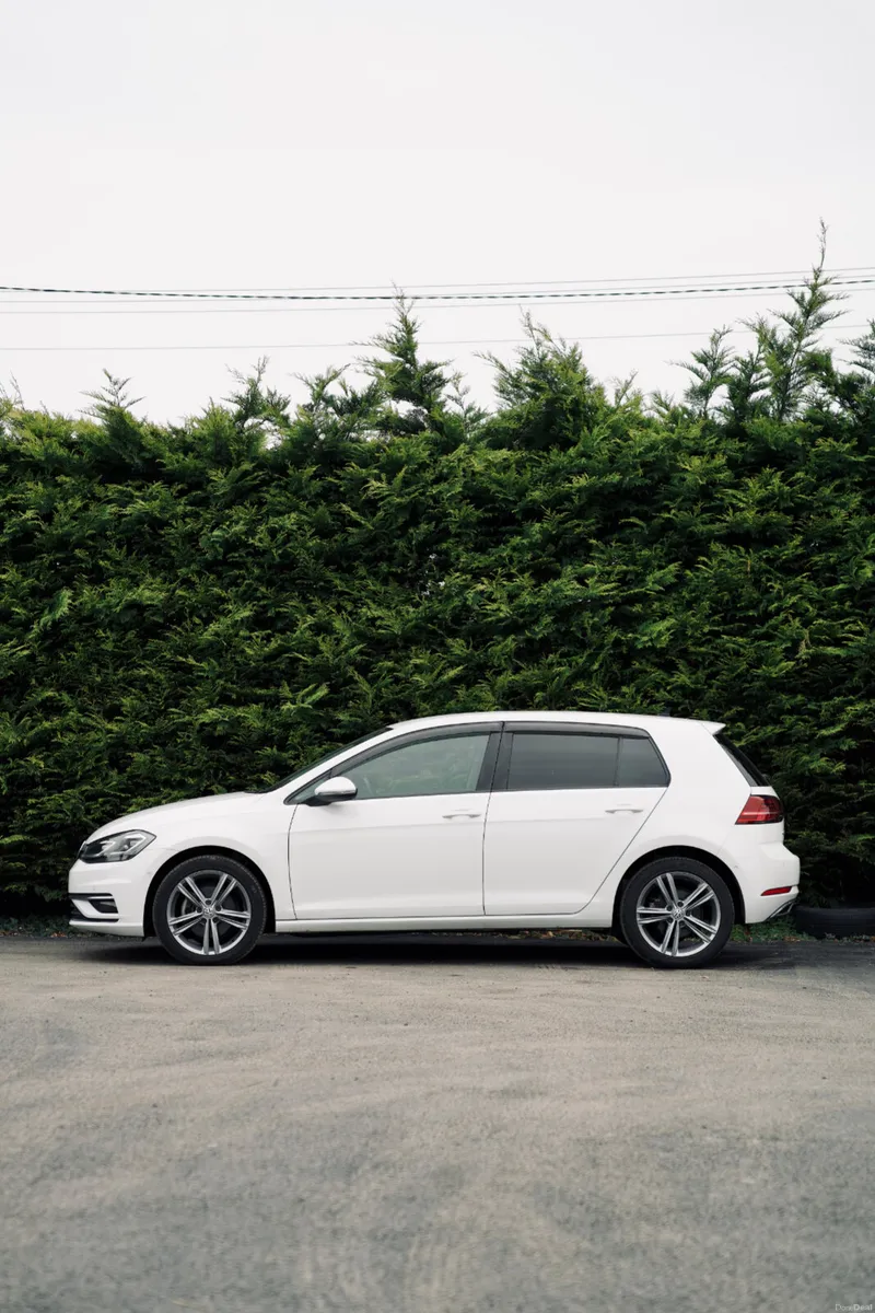 🌟Volkswagen Golf 1.5 Highline 2020🌟 - Image 2