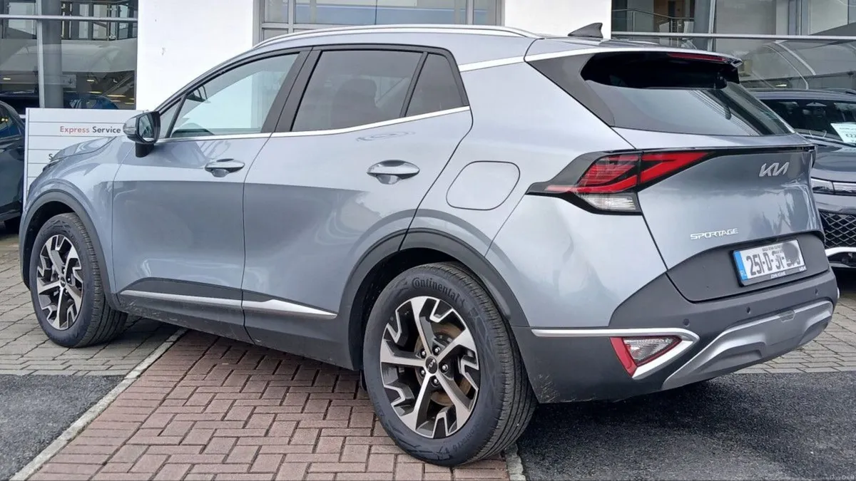 Kia Sportage K3 1.6 TDI **HEATED FRONT & BACK SEAT - Image 4