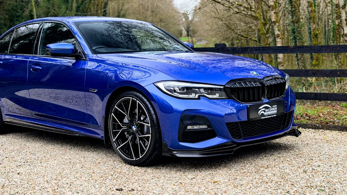 2021 (212) BMW 330e M Sport**20" ALLOYS - Image 2