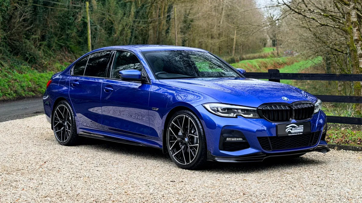 2021 (212) BMW 330e M Sport**20" ALLOYS - Image 1