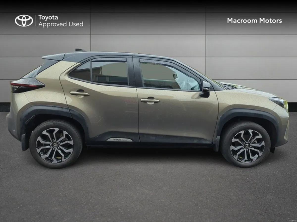 Toyota Yaris Cross EASTER SALE!! YARIS CROSS LUNA - Image 3