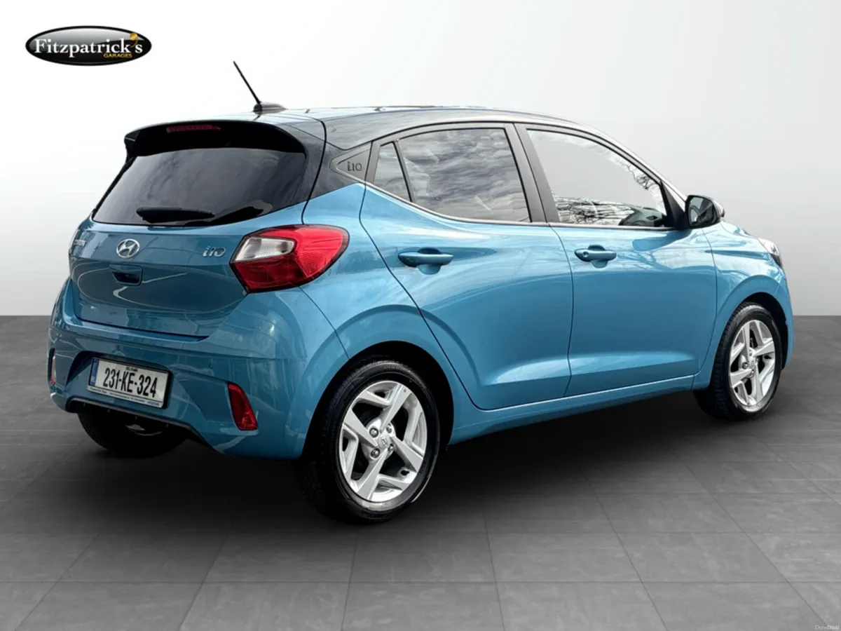 Hyundai i10 Deluxe 1.0 Petrol w/Black Roof - Image 3