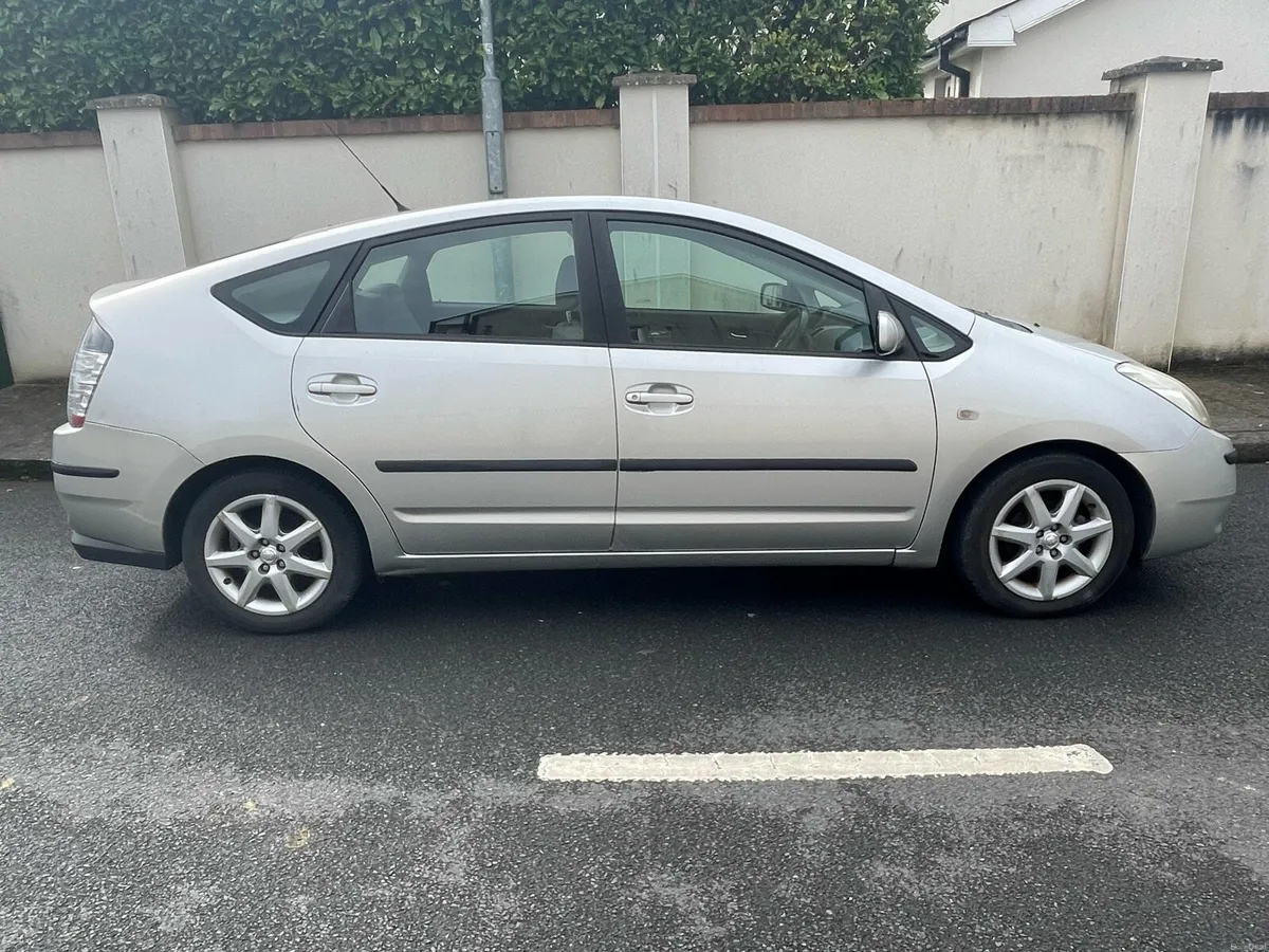 Toyota Prius - Image 2