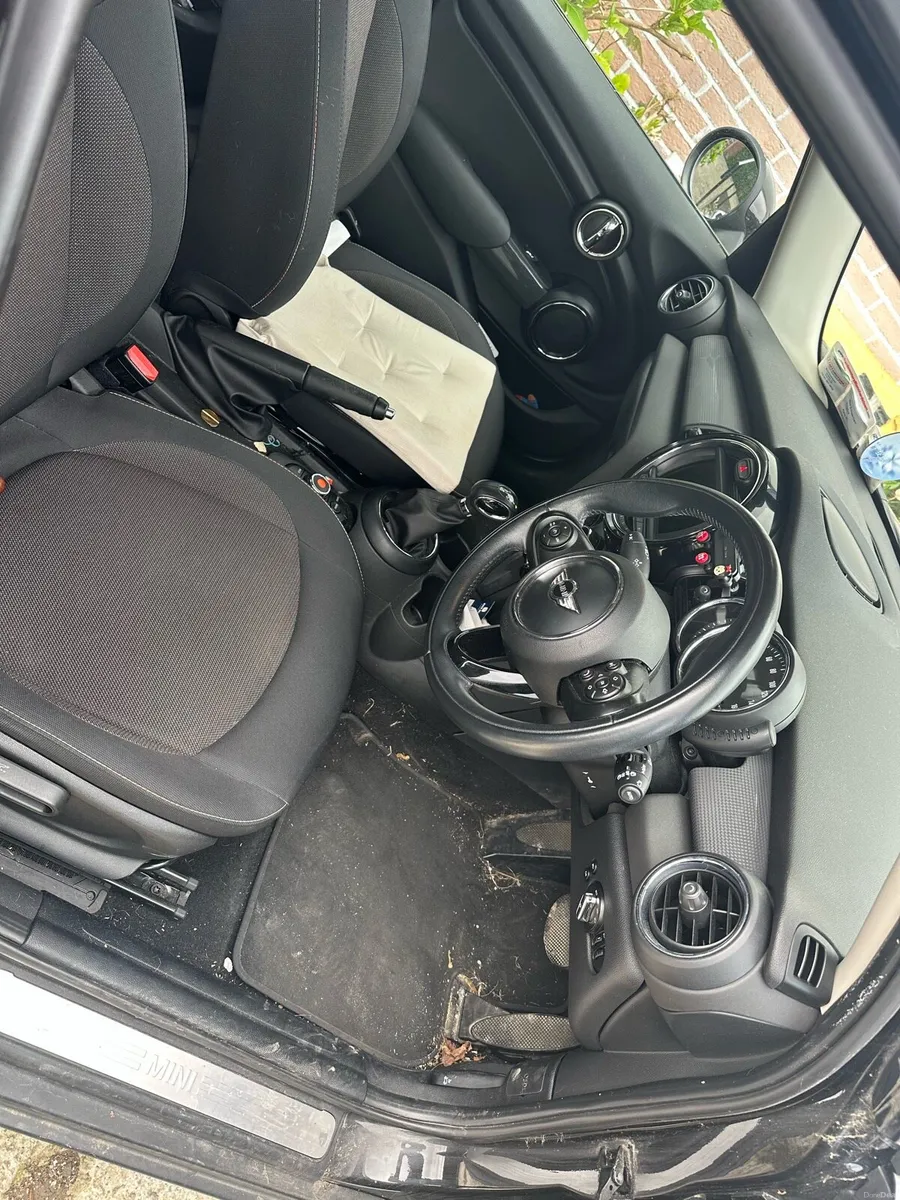171 Mini, 5 doors, low miles - Image 4