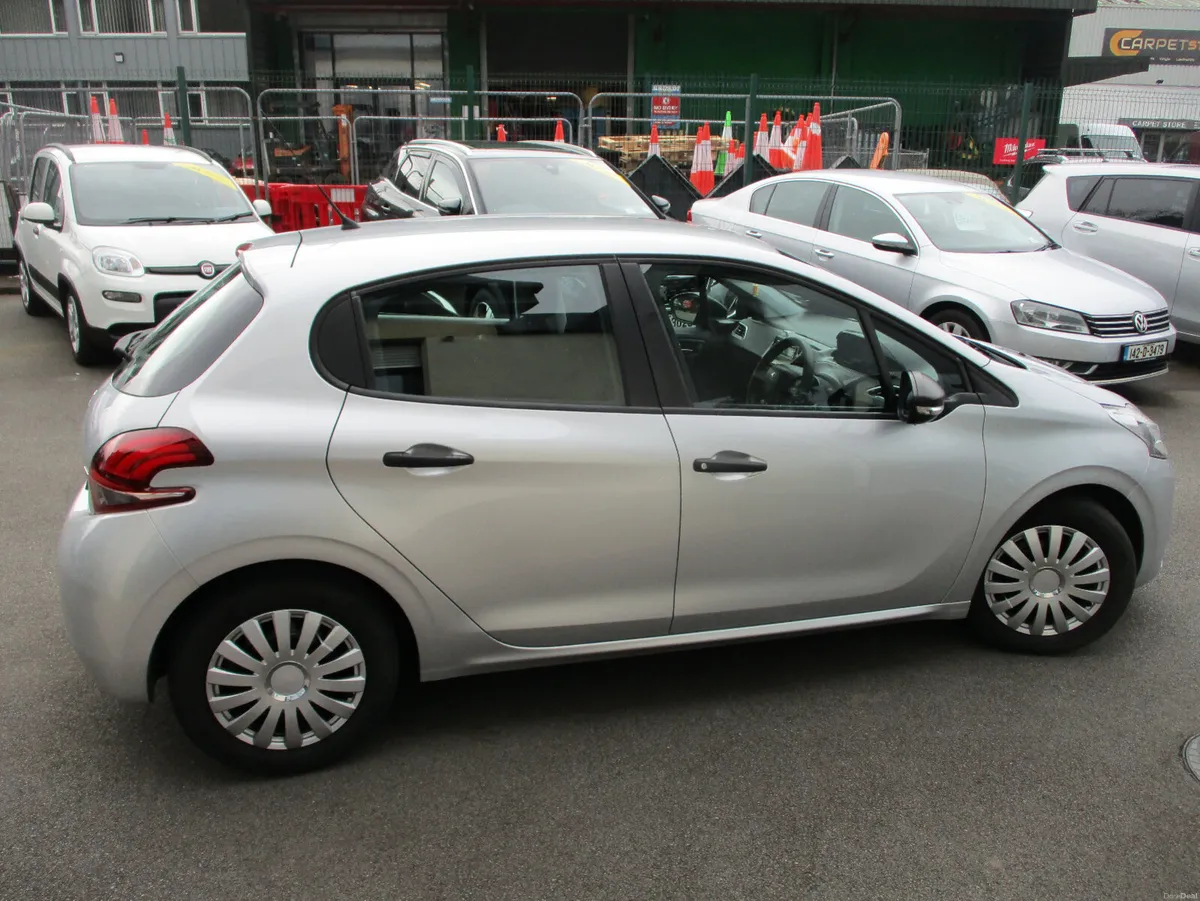 Peugeot 208  1.2 low mileage 2017 - Image 4